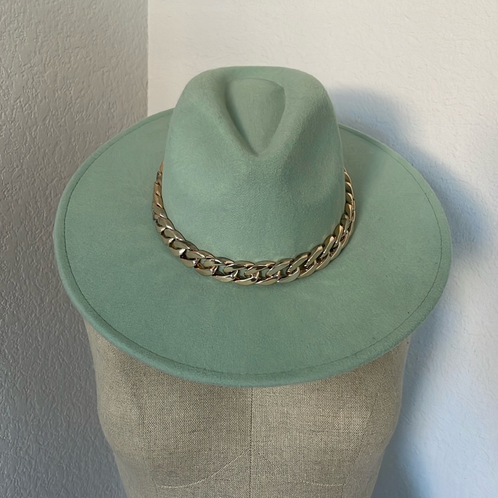 Green felt hat with gold chain